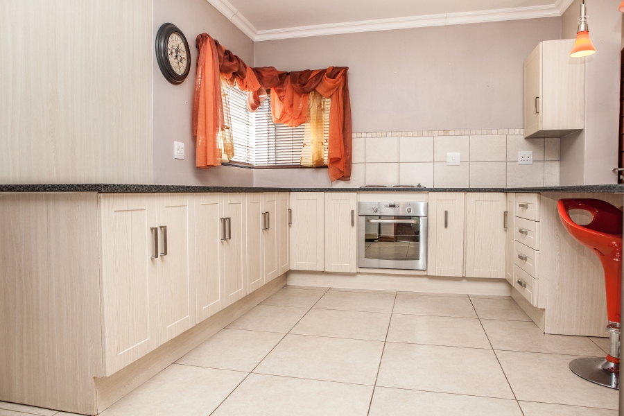 5 Bedroom Property for Sale in The Coves North West